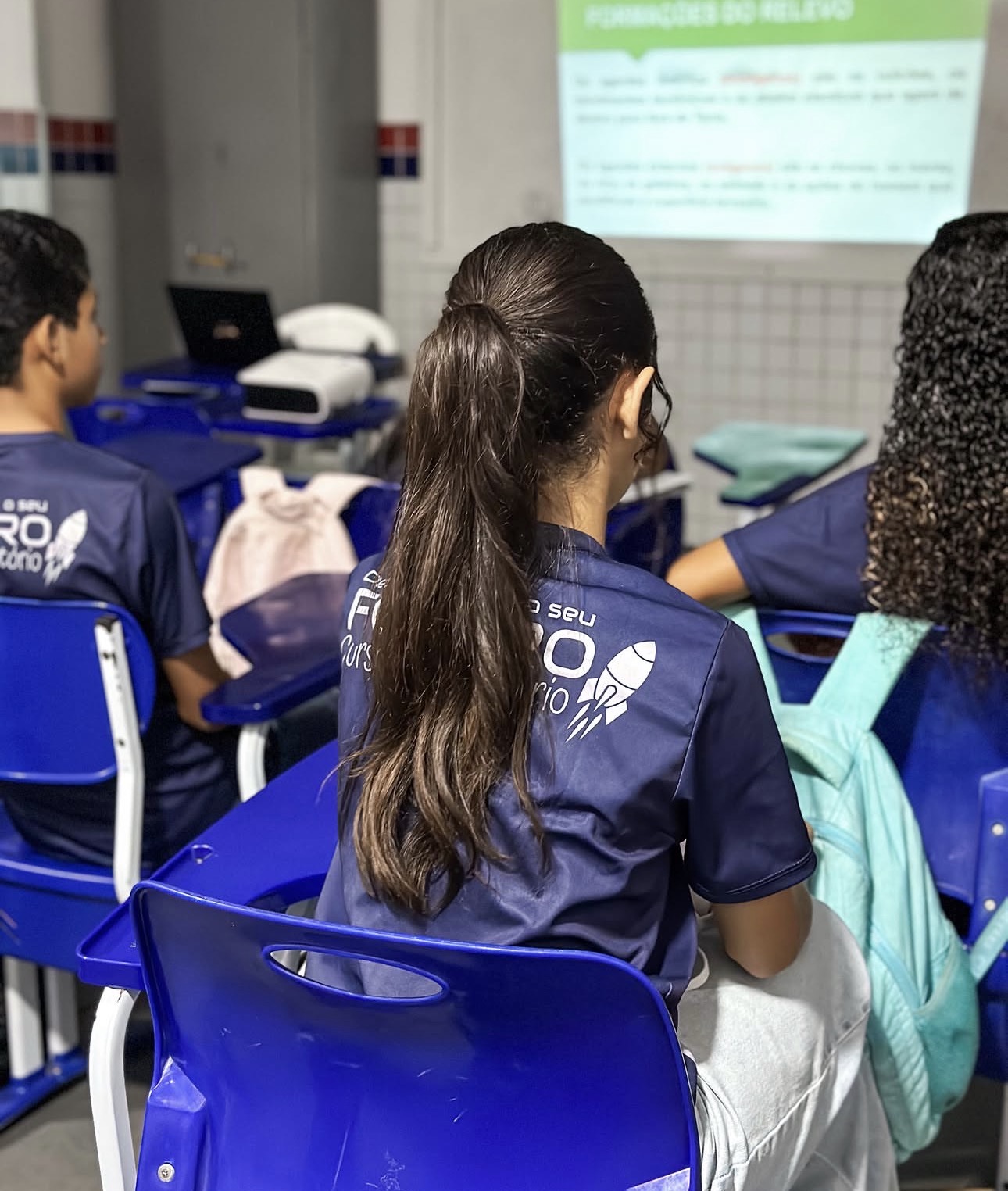 Alunos assistindo a uma aula no DSF